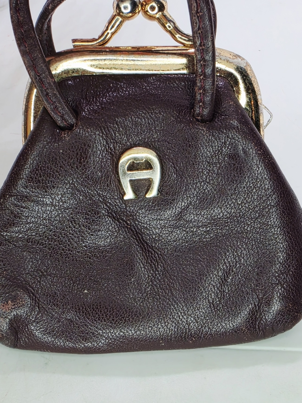 Vintage Etienne Aigner Burgundy Leather Kiss Lock Coin Purse Charm Mini Bag - Picture 7 of 8